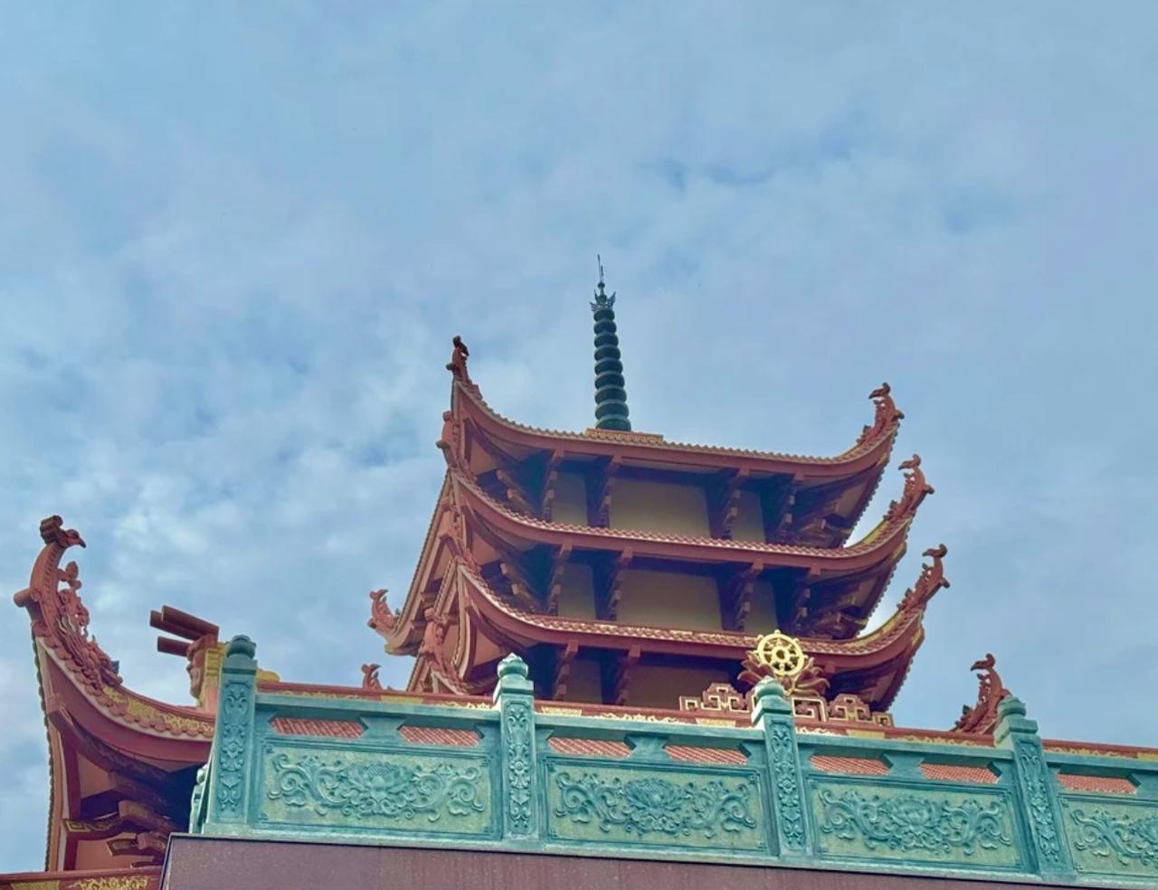 Ngôi chùa có pho tượng nặng 4 tấn, cao gần 5 mét vẫn sừng sững qua bom đạn