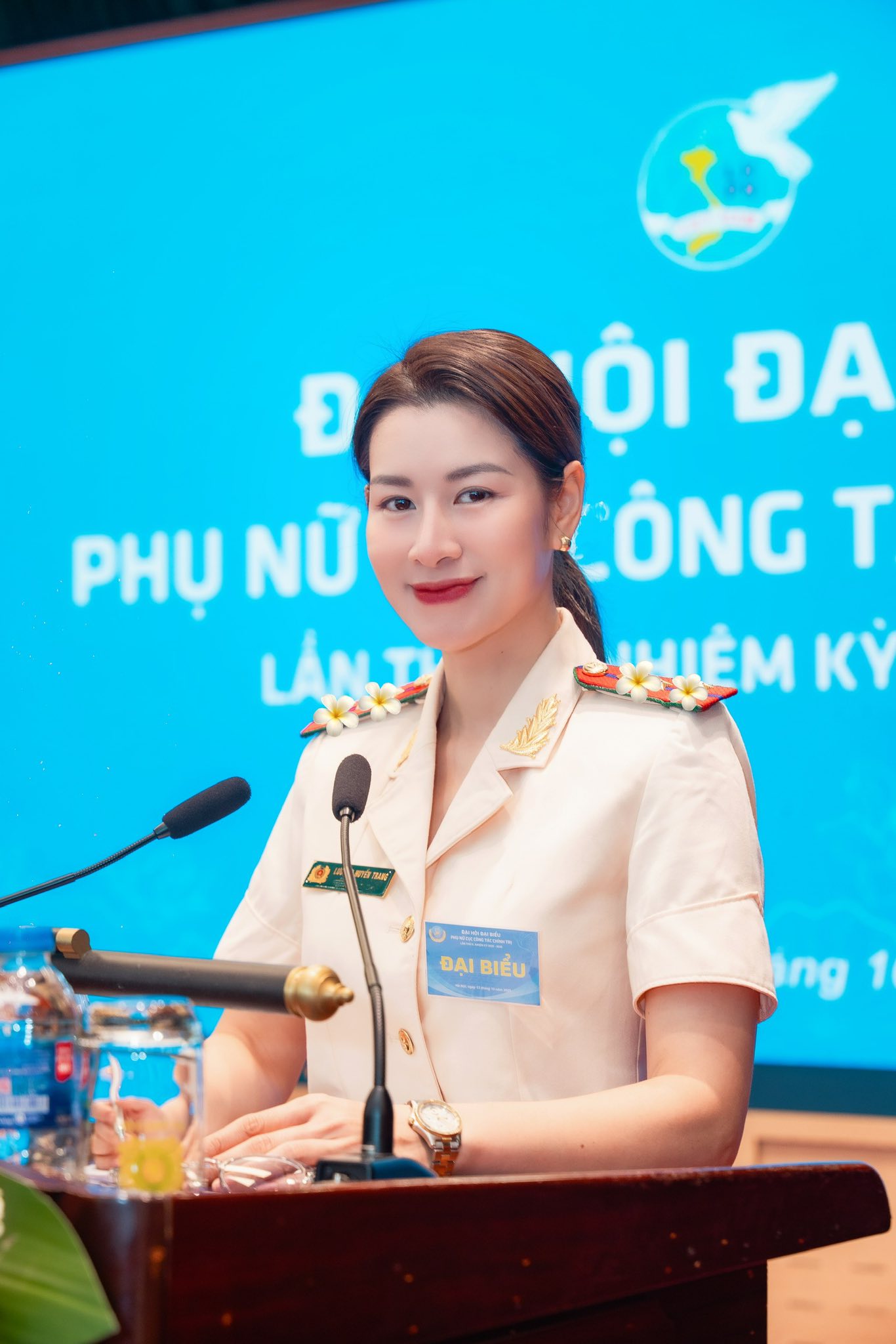 Cô hiện đang là Đại úy Công an thuộc Nhà hát Kịch Công an Nhân dân