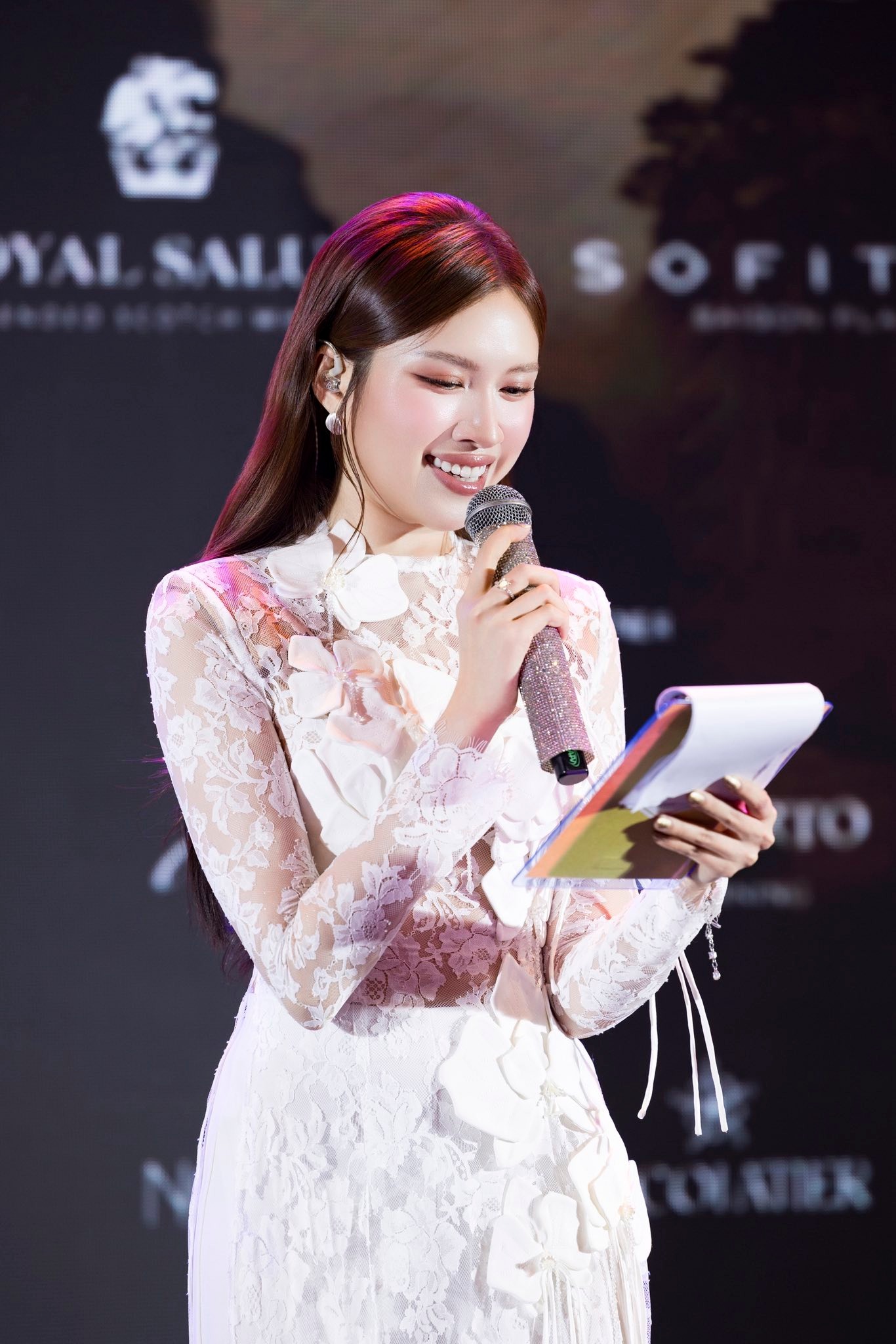  Thanh Thanh Huyền được biết đến là MC song ngữ nổi tiếng, đặc biệt là khả năng dẫn các chương trình dài hơi mà không cần kịch bản. Ảnh: FBNV  