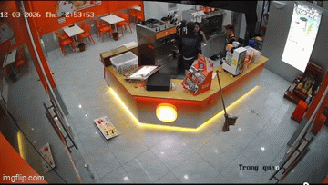Nam thanh niên túm tóc đánh nữ nhân viên quán trà sữa Bingxue vì