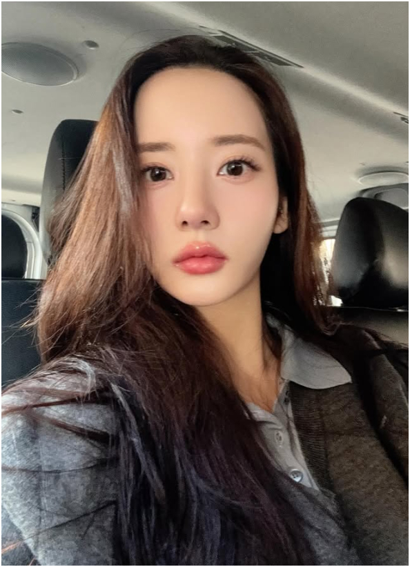 Han Seo Hee trong các hình ảnh được đăng tải vài tuần trở lại đây.