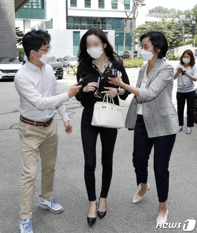 Cô bị bắt nhiều lần vì sử dụng ma túy. Nguồn: News1