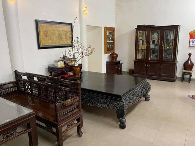 Nam ca sĩ cho biết đây là cơ ngơi được thừa kế từ cha mẹ, chỉ tu sửa chứ không xây mới vì muốn giữ kỷ niệm
