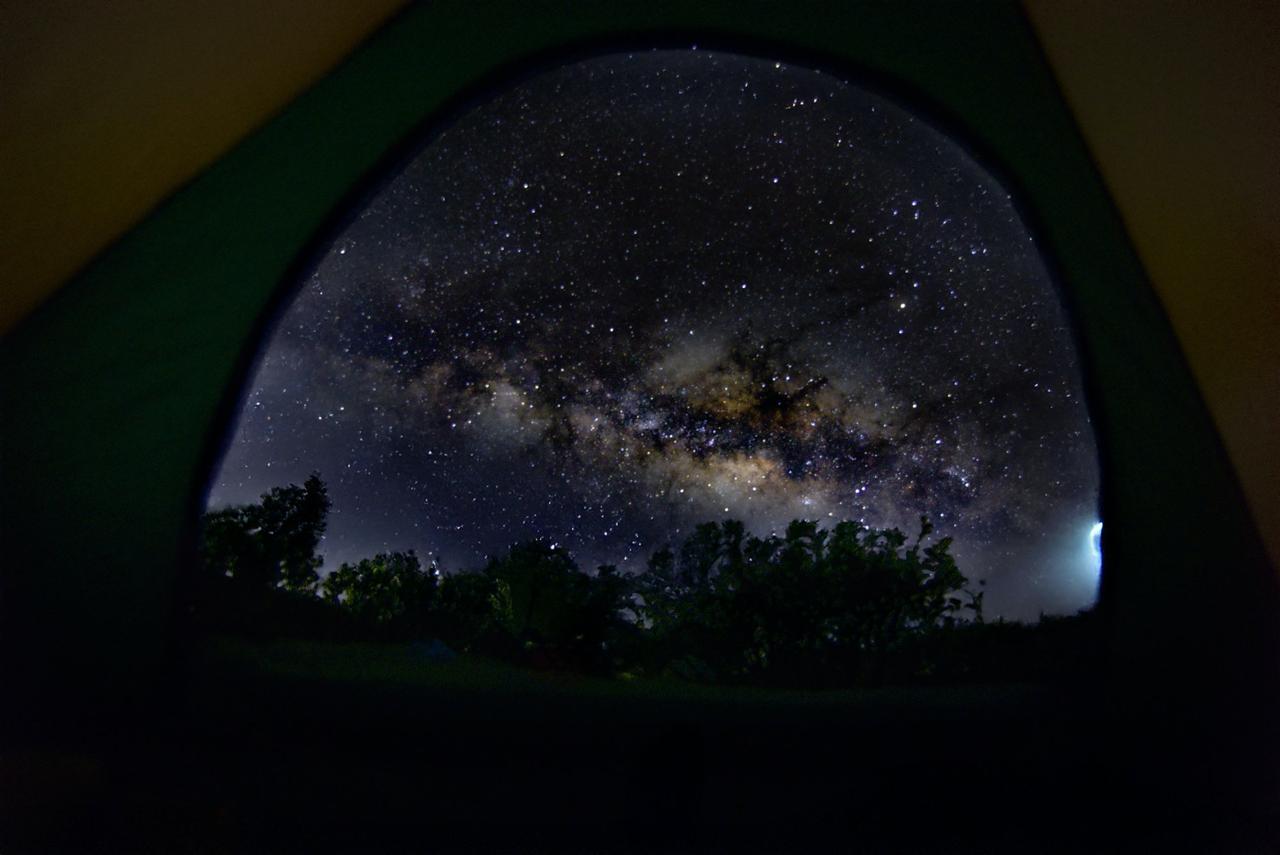 Để có bức ảnh đẹp, du khách cần lựa ngày trời quang ít mây, kiểm tra lịch Milky Way và độ ô nhiễm ánh sáng. Ảnh: Bùi Chuyên