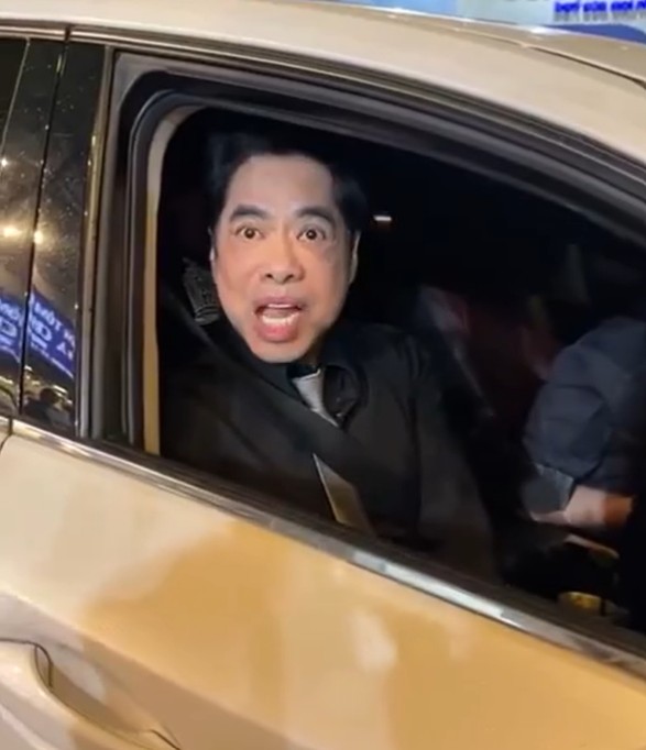 Cư dân mạng bàn tán về biểu hiện của danh ca Ngọc Sơn trong clip giao lưu với người hâm mộ