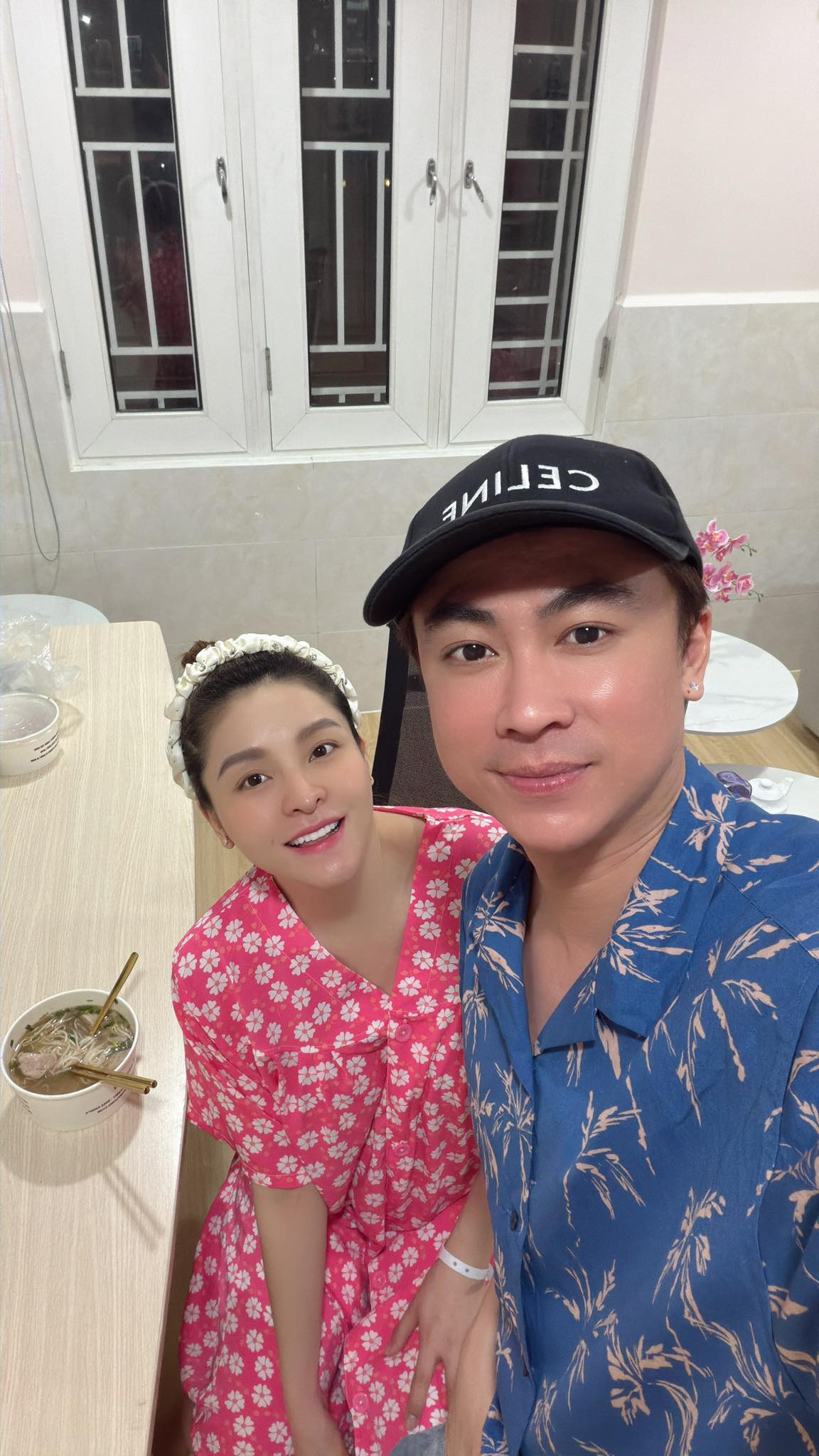   Saka Trương Tuyền có mối quan hệ thân thiết với con riêng của Hồ Việt Trung. Ảnh: FBNV  