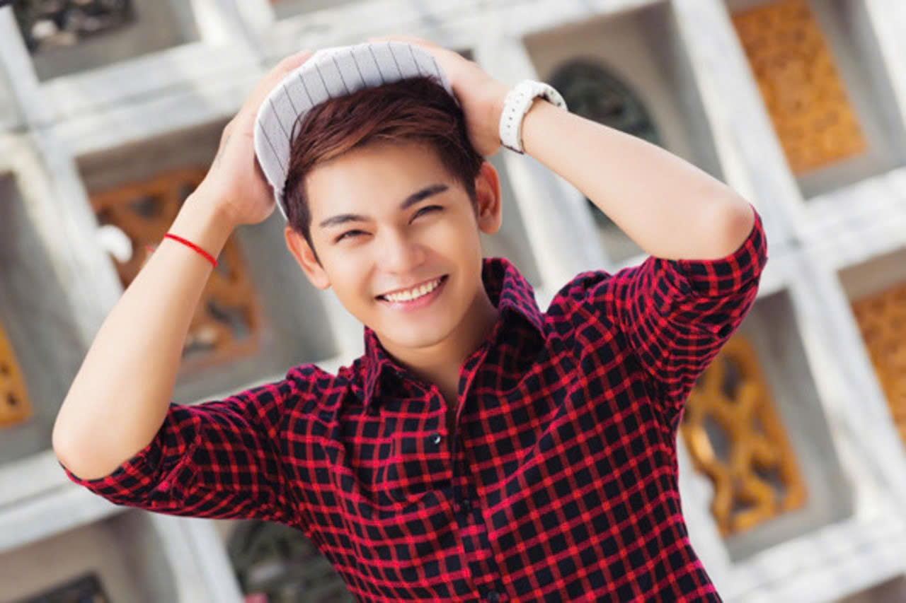   Sơn Ngọc Minh từng rơi vào hoang mang, hoảng sợ khi bác sĩ chẩn đoán mắc căn bệnh ung thư vòm họng. Ảnh: Tổng hợp  
