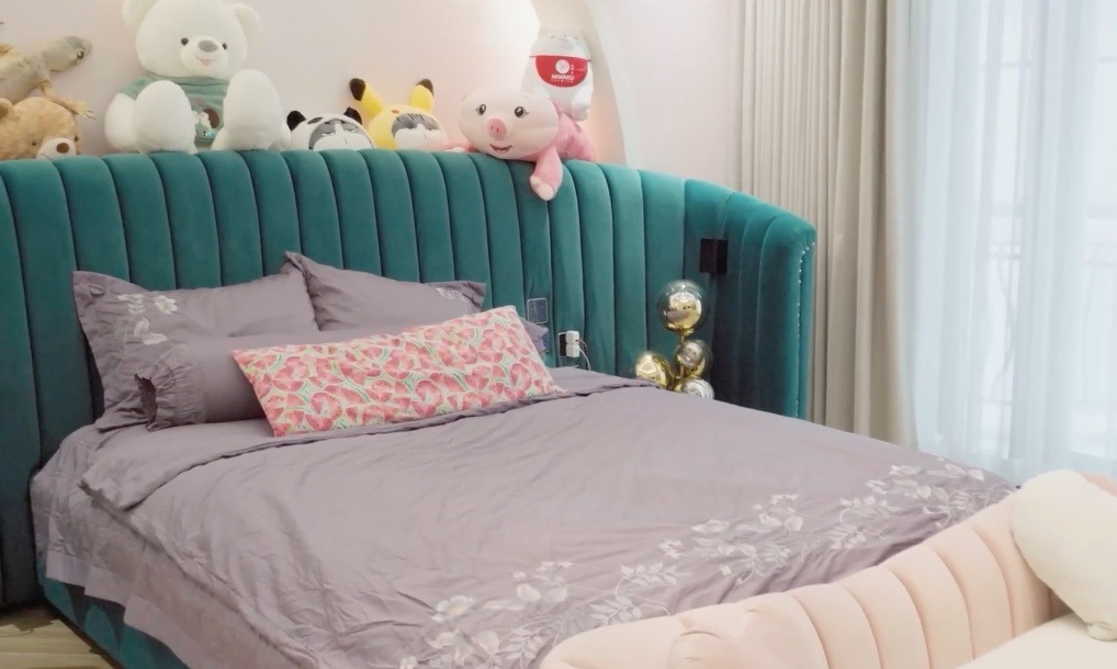 Cặp đôi showbiz ở biệt thự 300 tỷ: View đắc địa nhìn thẳng sông, có hồ bơi riêng, góc nào cũng đẹp như resort