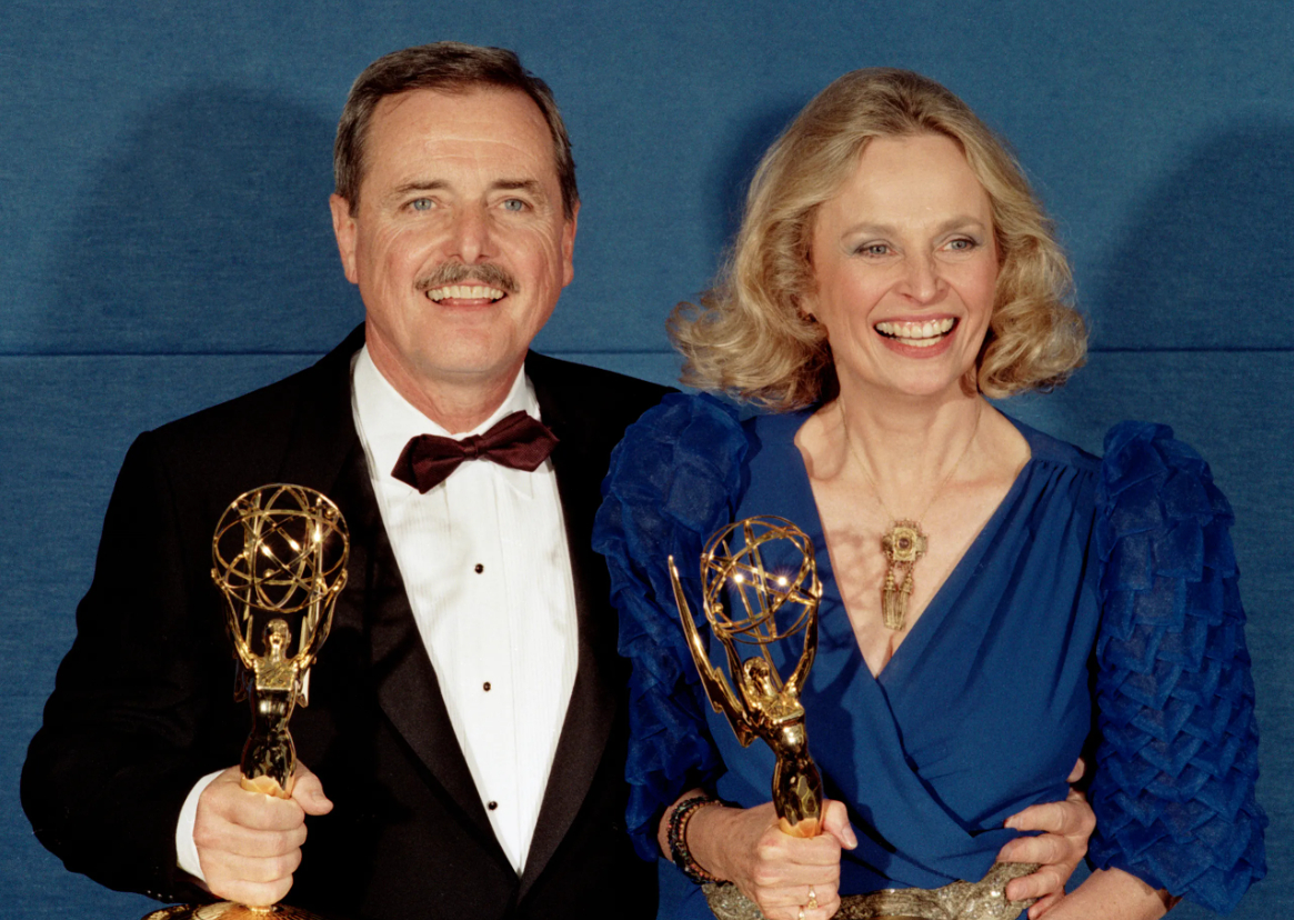 Sự thật về cuộc hôn nhân kéo dài hơn 7 thập kỷ của William Daniels và Bonnie Bartlett đang gây nhiều tranh cãi trên MXH (Ảnh: Sina).