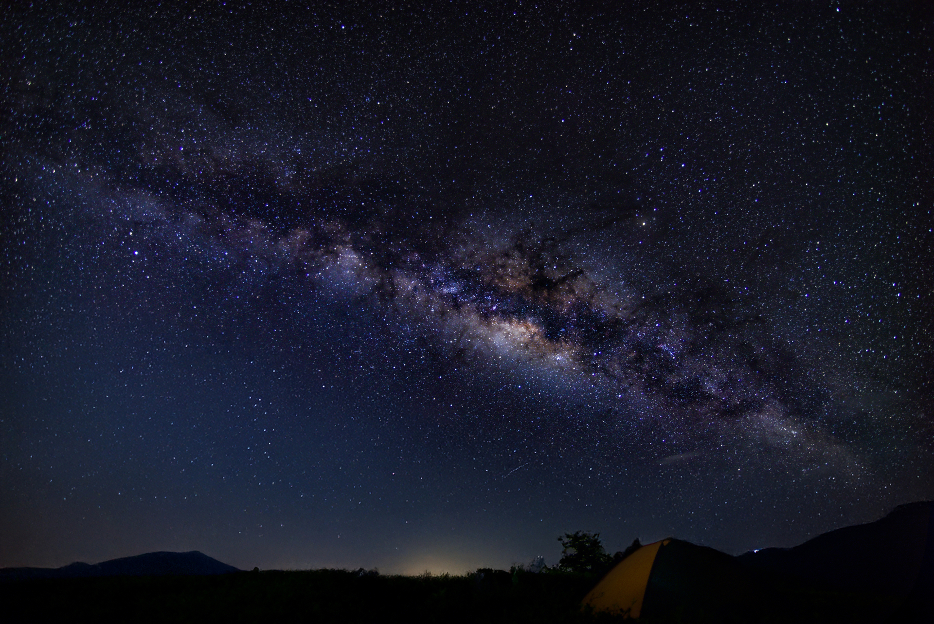Đồi chè Long Cốc (Phú Thọ) cũng là địa điểm săn Milky Way được nhiều người yêu nhiếp ảnh truyền tai nhau thời gian gần đây. Ảnh: Bùi Chuyên