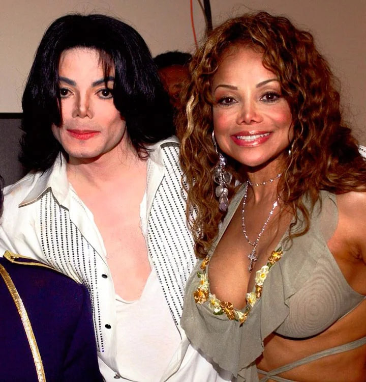 La Toya Jackson là chị gái thứ hai của ông hoàng nhạc pop Michael Jackson