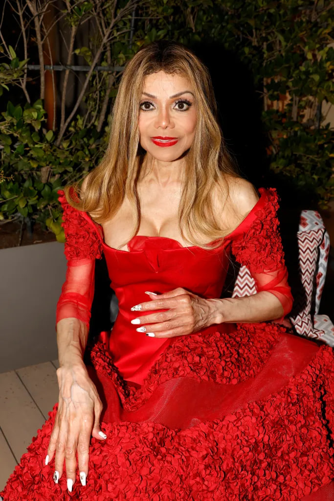 La Toya Jackson sở hữu sự nghiệp nghệ thuật đa năng trải dài từ vai trò ca sĩ, nhạc sĩ, diễn viên cho đến một nhân vật quen thuộc của sóng truyền hình thực tế Mỹ