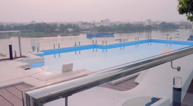 Cặp đôi showbiz ở biệt thự 300 tỷ: View đắc địa nhìn thẳng sông, có hồ bơi riêng, góc nào cũng đẹp như resort