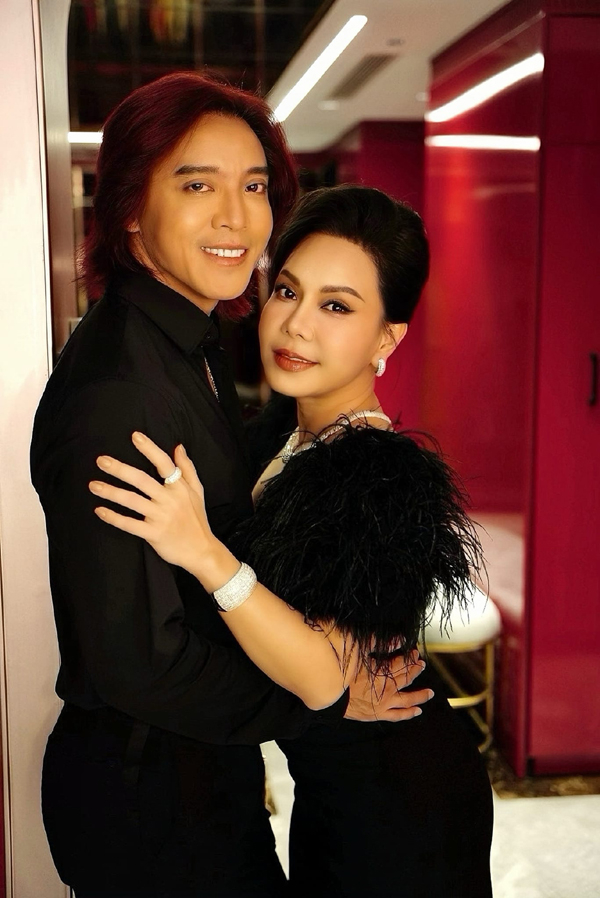 Cặp đôi showbiz ở biệt thự 300 tỷ: View đắc địa nhìn thẳng sông, có hồ bơi riêng, góc nào cũng đẹp như resort