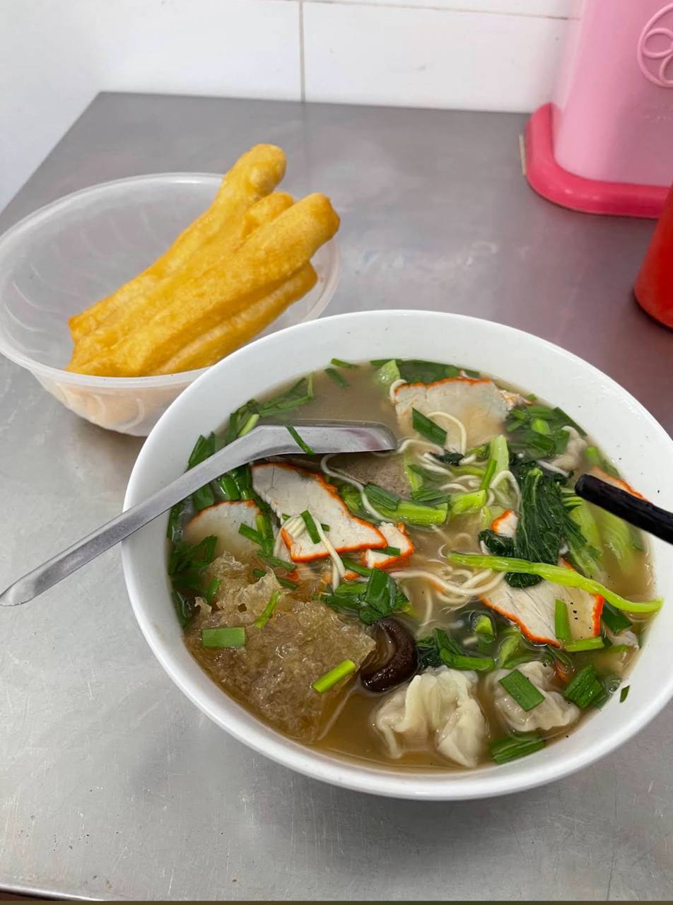 Hàng mì vằn thắn “chảnh” hơn 40 năm được NSƯT Chí Trung mê mẩn: Xin thêm thịt, xá xíu thoải mái nhưng nhất quyết không cho thêm nước dùng