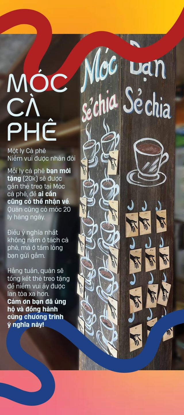 Mỗi ly cà phê được khách mời tặng sẽ được gắn thành một chiếc thẻ treo trên cột, để bất kỳ ai đang cần cũng có thể tự nhiên đến nhận về