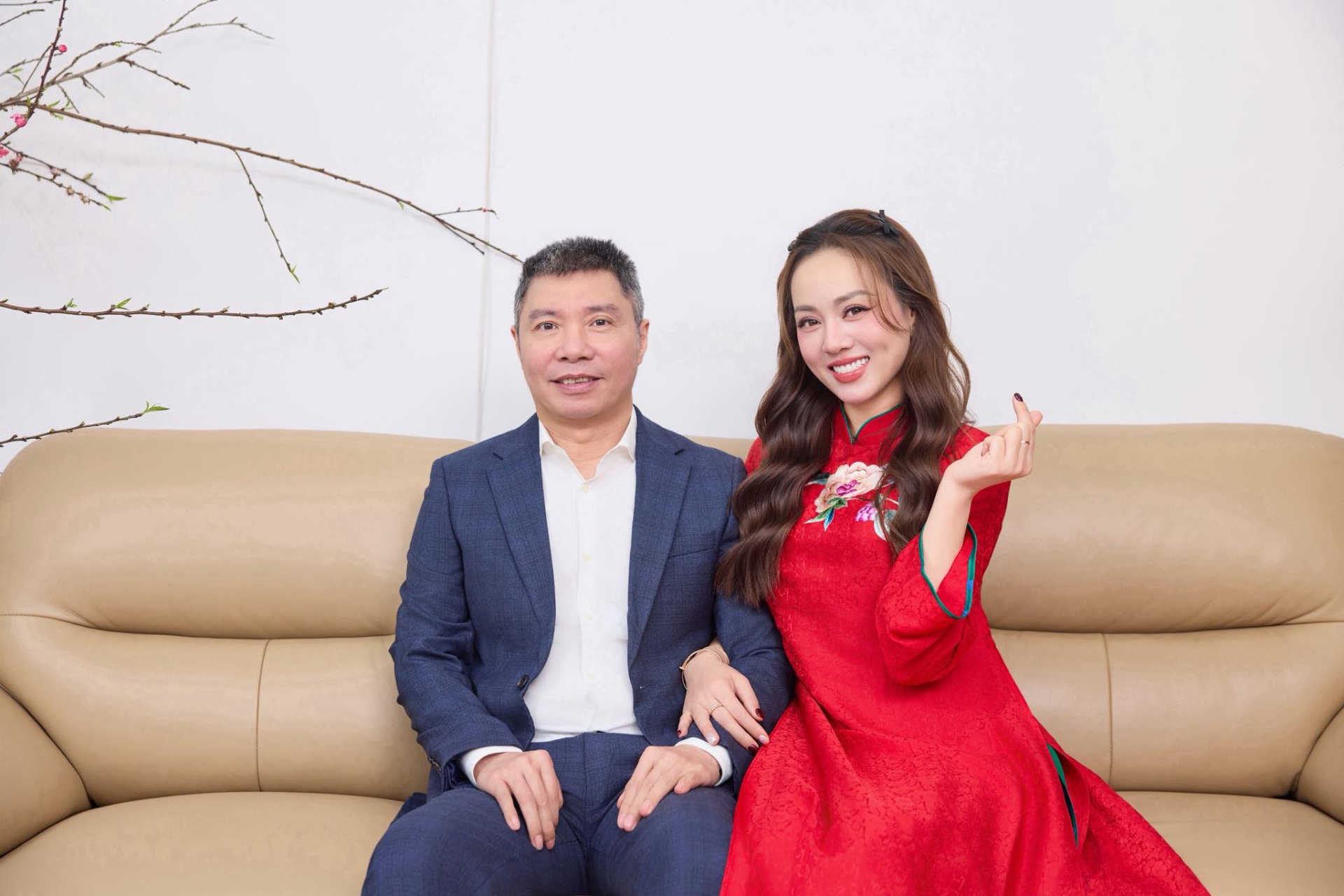 Ngọc Hà cho biết NSND Công Lý không chỉ là người bạn đời mà còn là người giúp cô nhận ra ý nghĩa của sức khỏe, tình yêu thương và sự sẻ chia. Ảnh: FBNV
