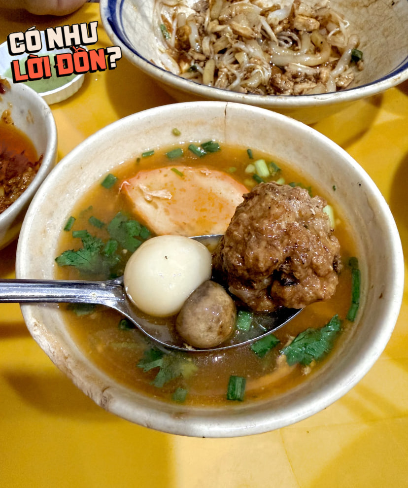 Thử bánh canh cua trộn khô tại Phú Nhuận: Không chan nước nhưng vẫn hút khách nhờ phần sốt cua đặc biệt