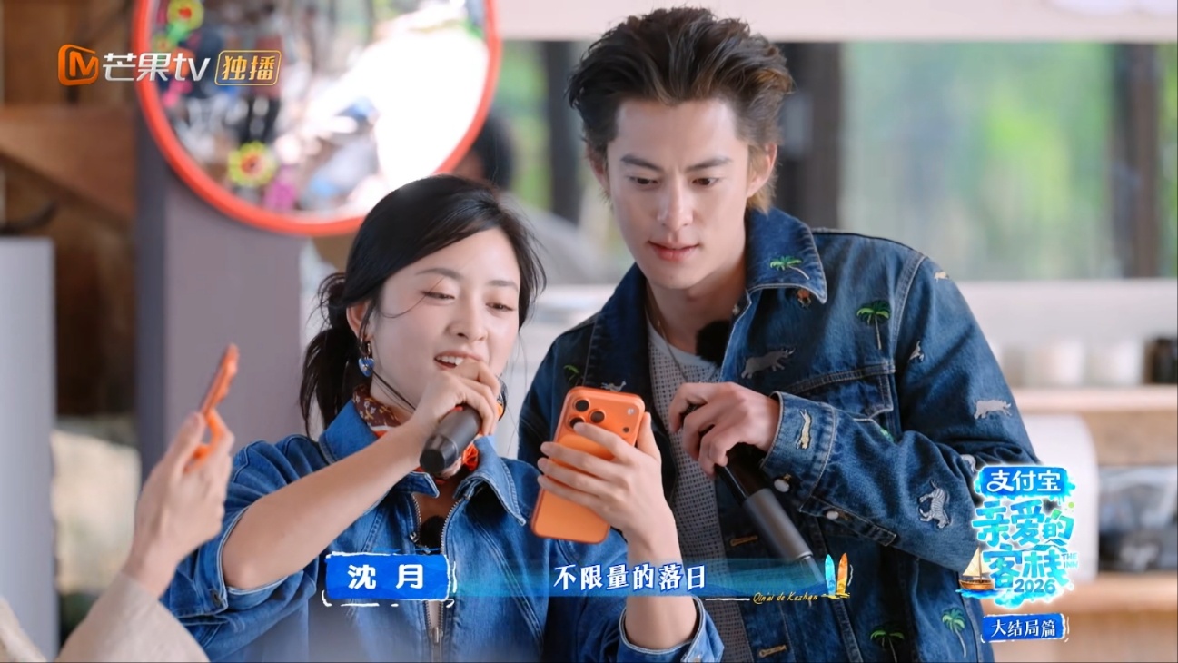 Khi tham gia show cùng nhau, Vương Hạc Đệ khó chịu vì lời bông đùa của Thẩm Nguyệt