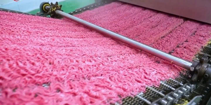Mì tôm thanh long đã chính thức xuất khẩu và tiến vào các thị trường quốc tế có quy định khắt khe như Mỹ, Trung Quốc... (Ảnh: TL)