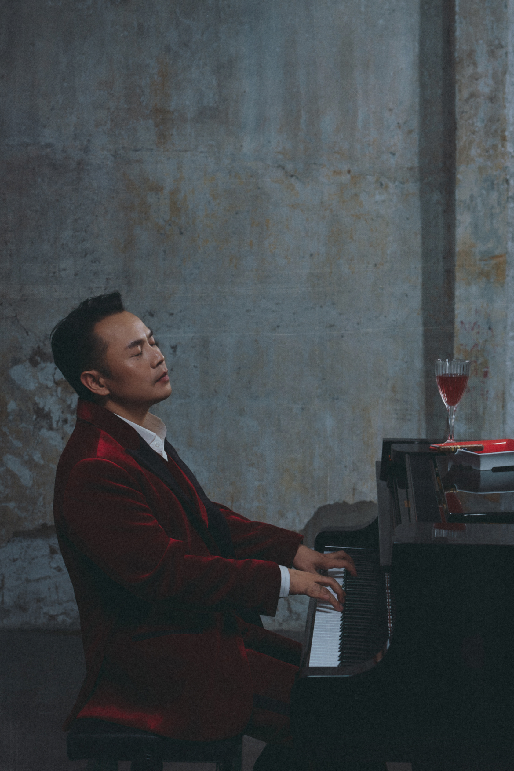Binz tung full album Gặp Lại với thời lượng 42 phút 21 giây trên kênh YouTube