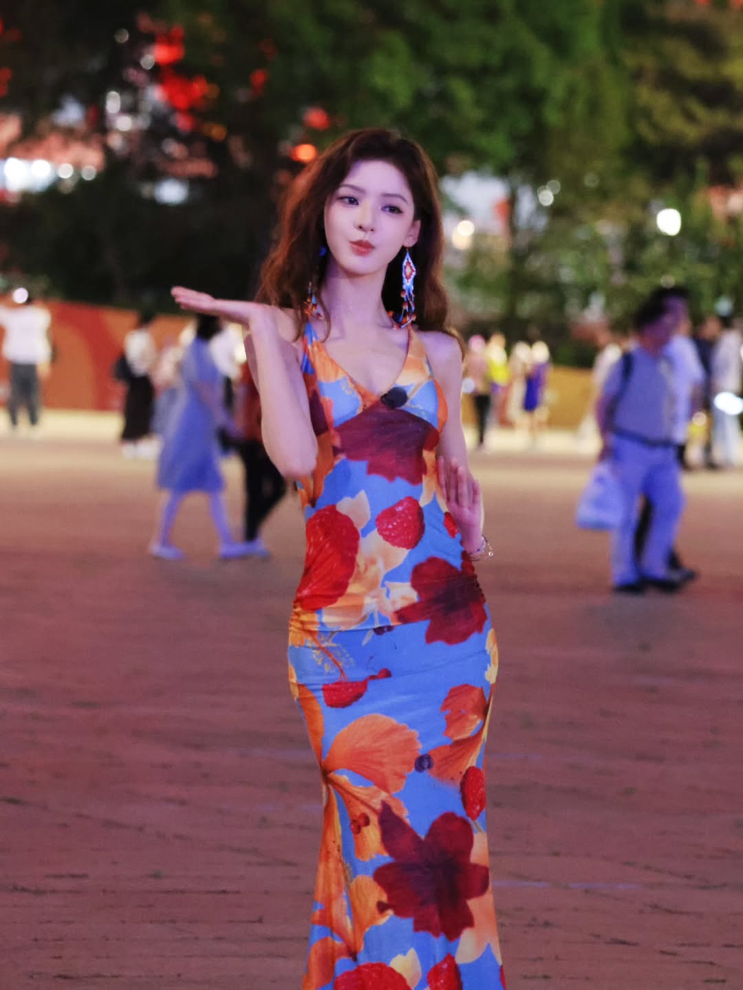 Mỹ nhân showbiz cười 1 cái đốn tim 1,4 tỷ dân: Mặc đẹp không trượt phát nào, style gì cũng cân ngon ơ