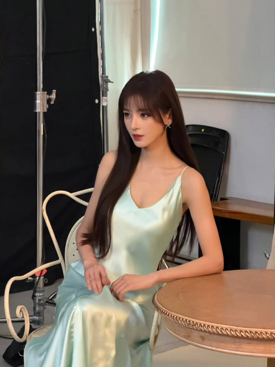Mỹ nhân showbiz cười 1 cái đốn tim 1,4 tỷ dân: Mặc đẹp không trượt phát nào, style gì cũng cân ngon ơ