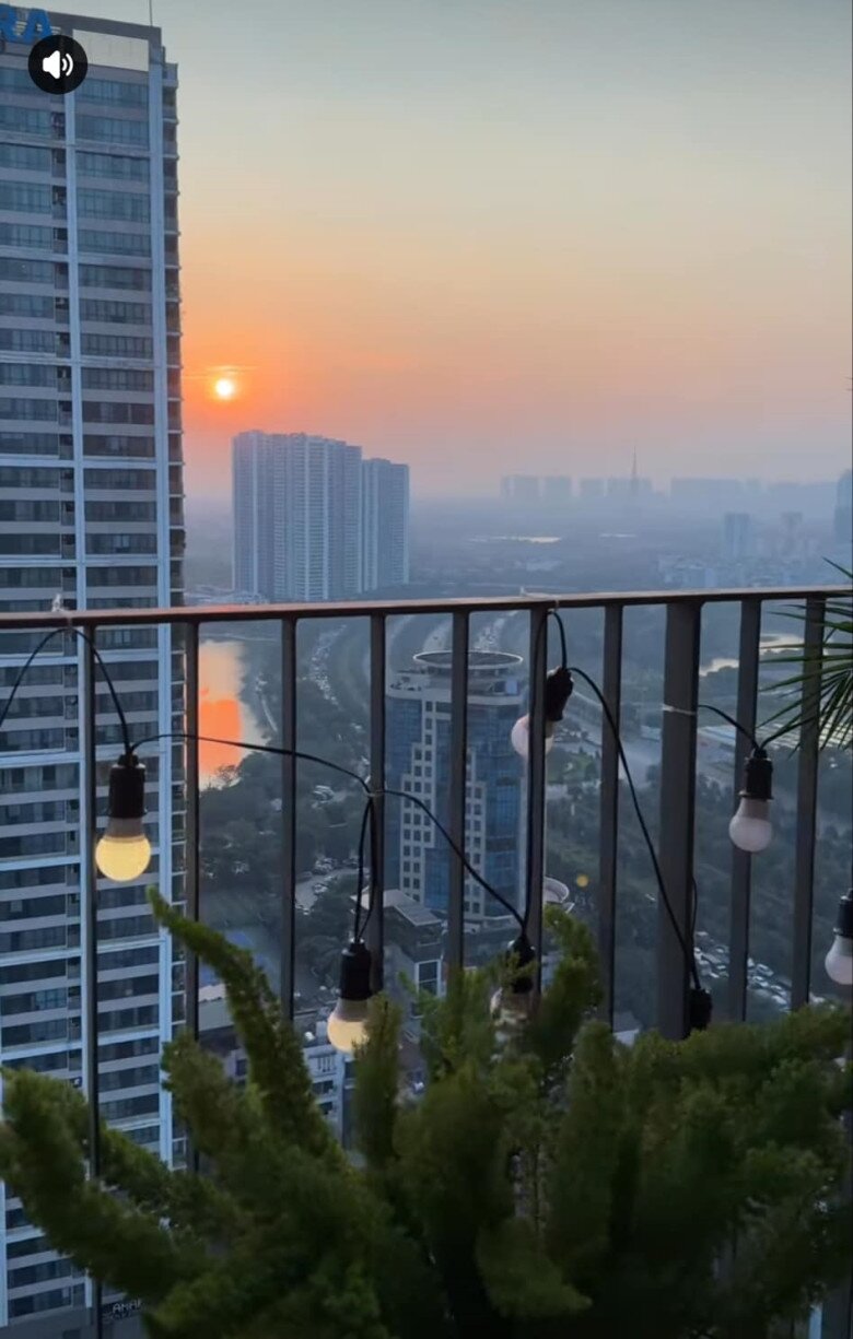 Mỹ nhân showbiz làm mẹ đơn thân, sống đời