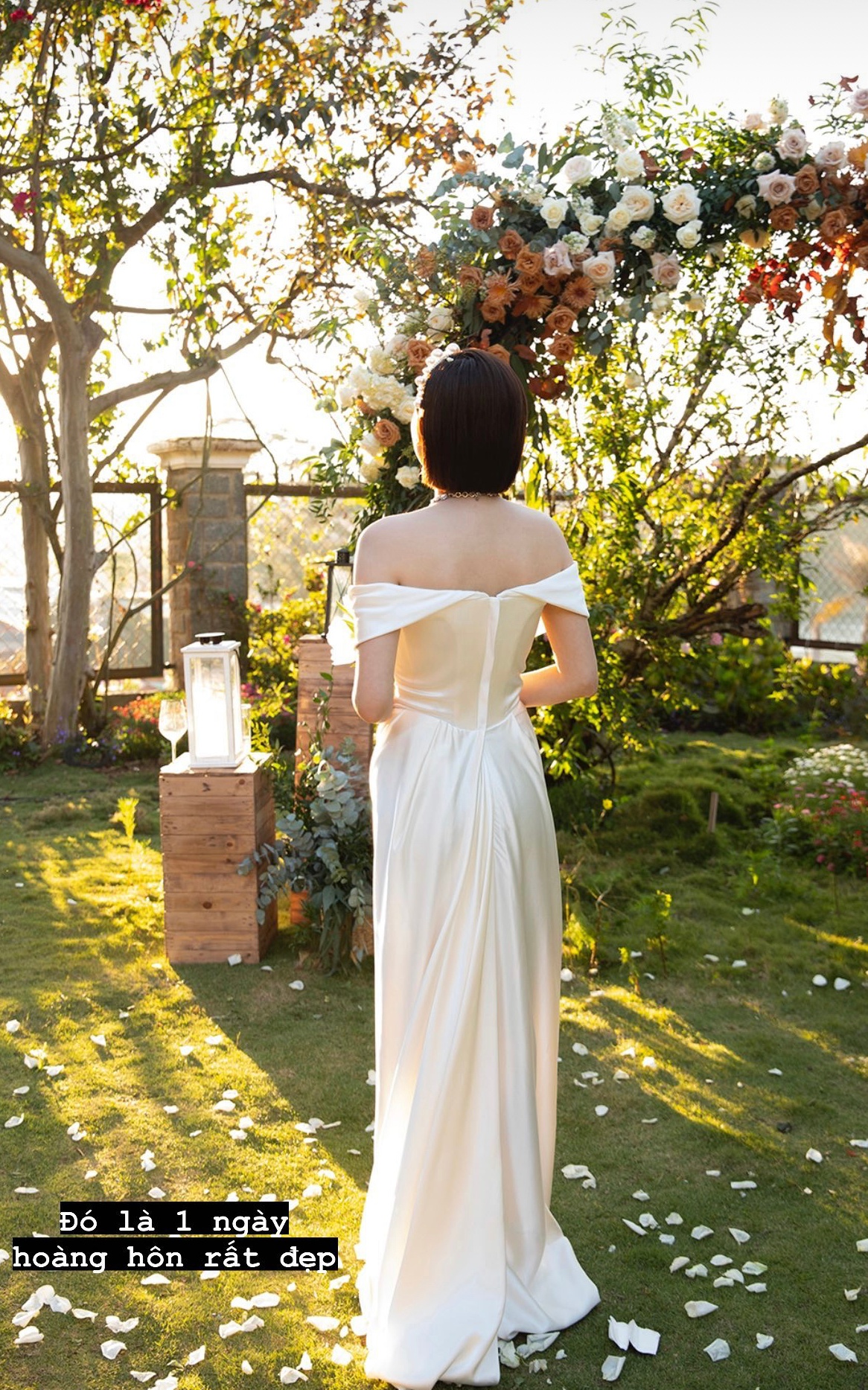 Chiếc váy cưới gây bão trong hôn lễ của Tóc Tiên cách đây 6 năm