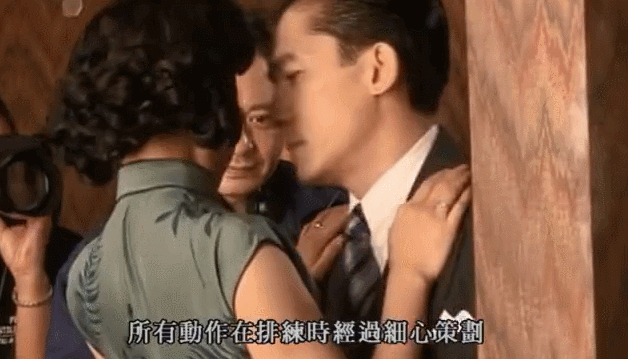 Sắc, Giới có nhiều cảnh nóng gây tranh cãi