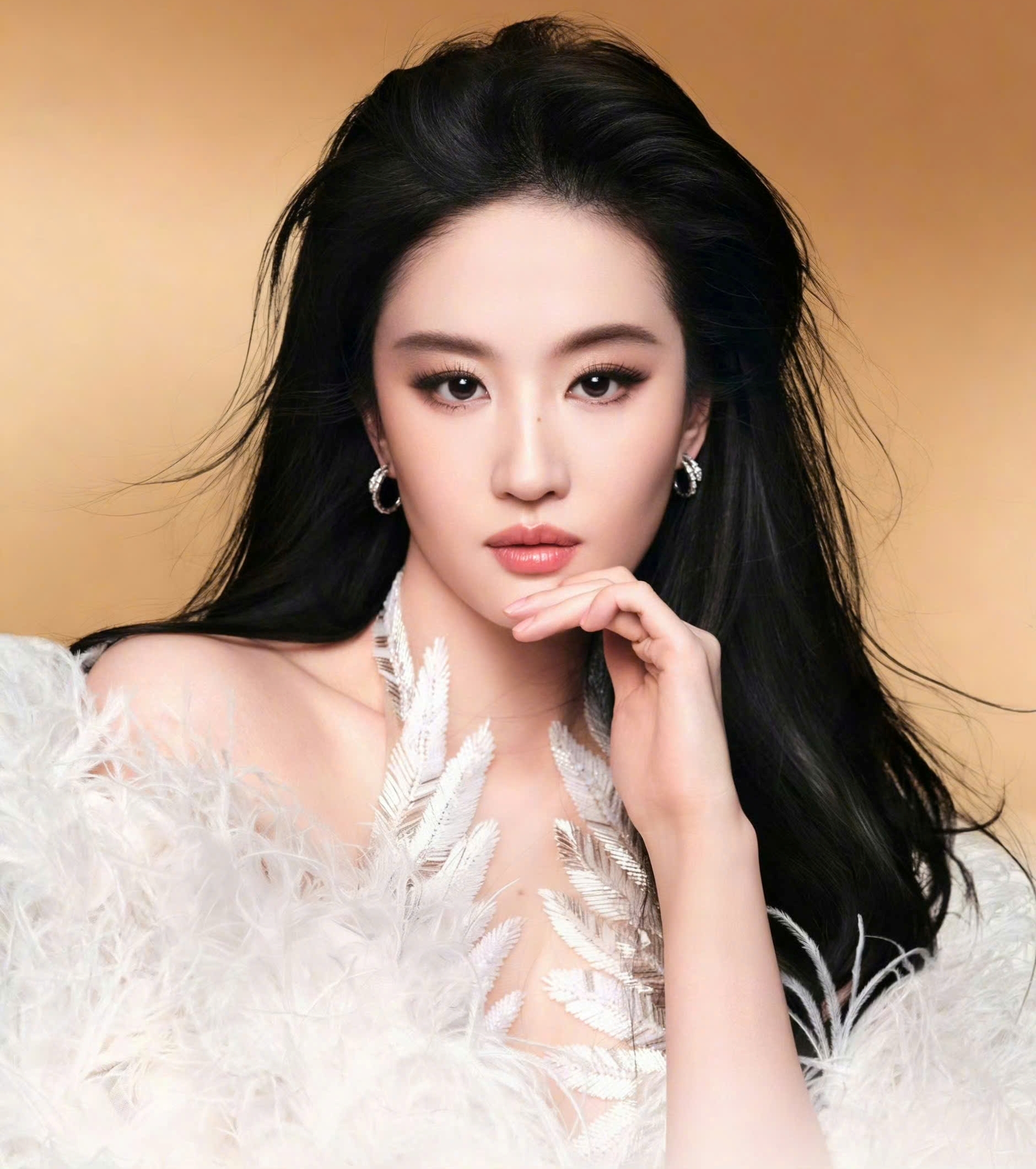 Nữ diễn viên cũng từng vươn ra Hollywood với Mulan