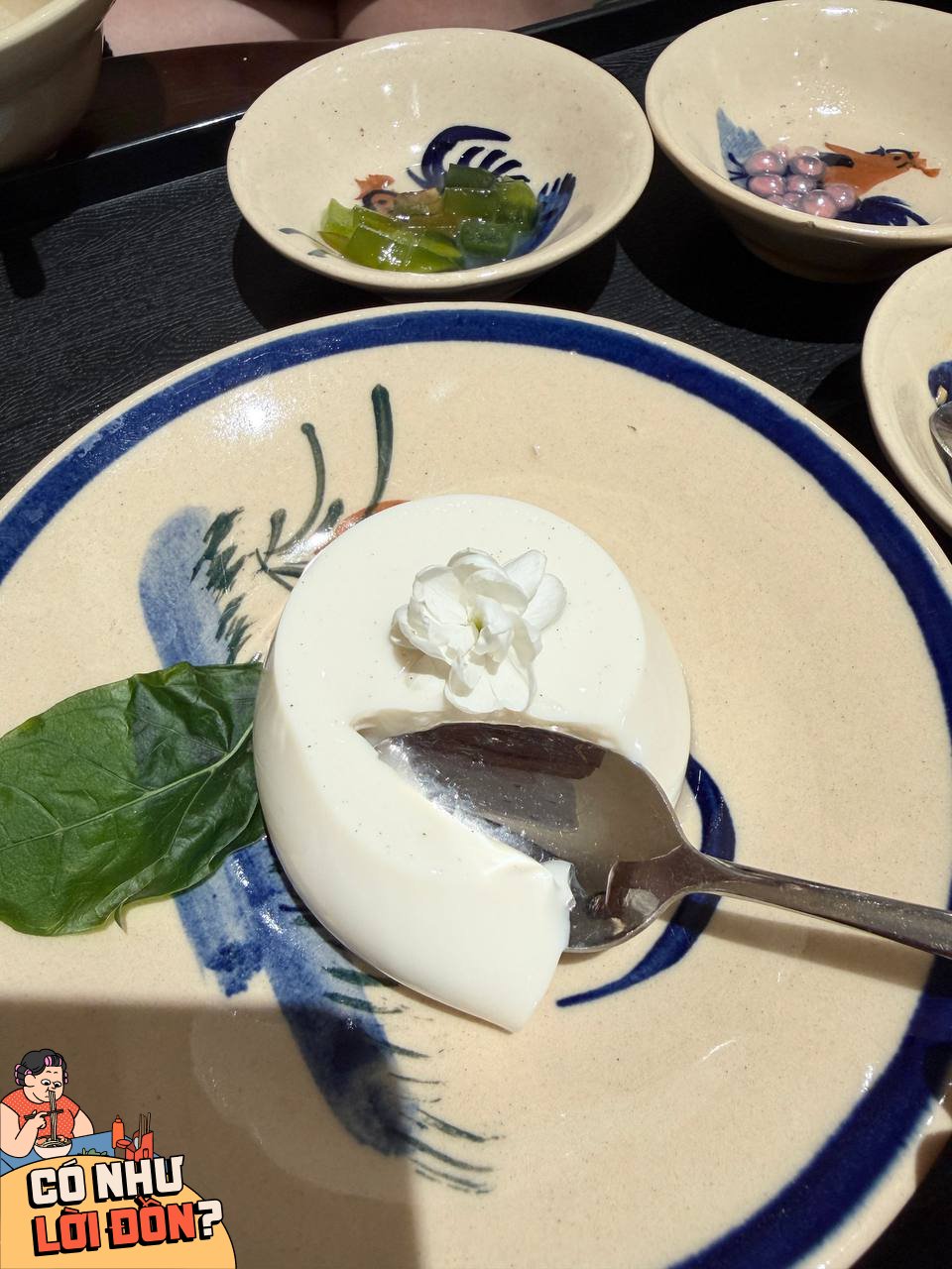 Pudding nhài sữa là món được gọi nhiều nhất, được trang trí hoa nhài nên có mùi thơm nhẹ