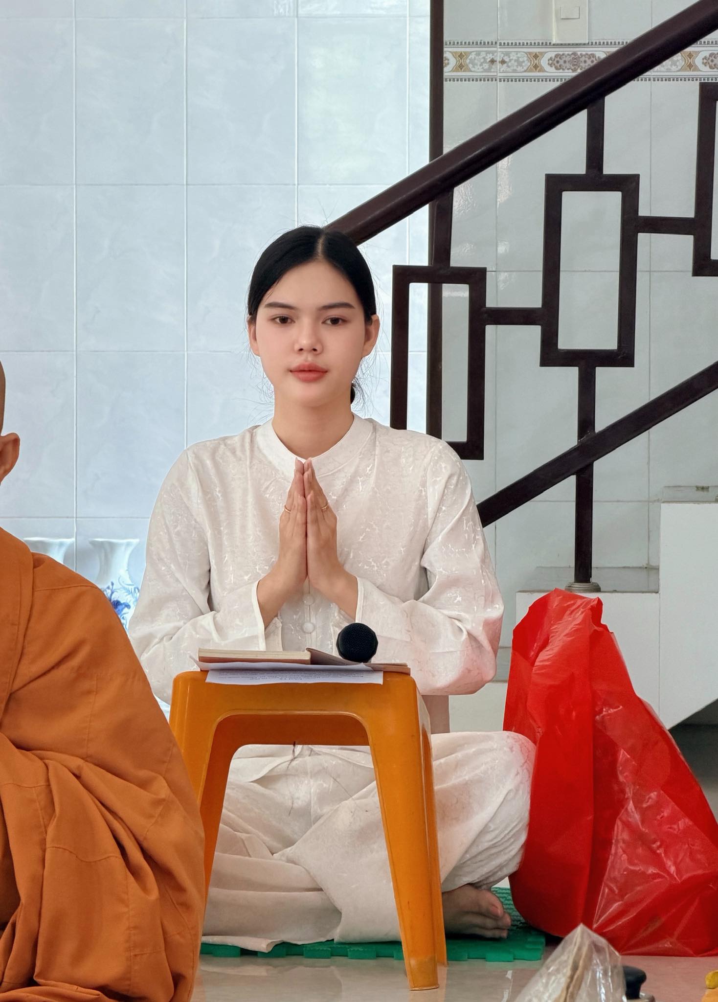 Nữ diễn viên mới đây chia sẻ vào đúng 100 ngày mất của bố thì mẹ lại nhập viện. Ảnh: FBNV