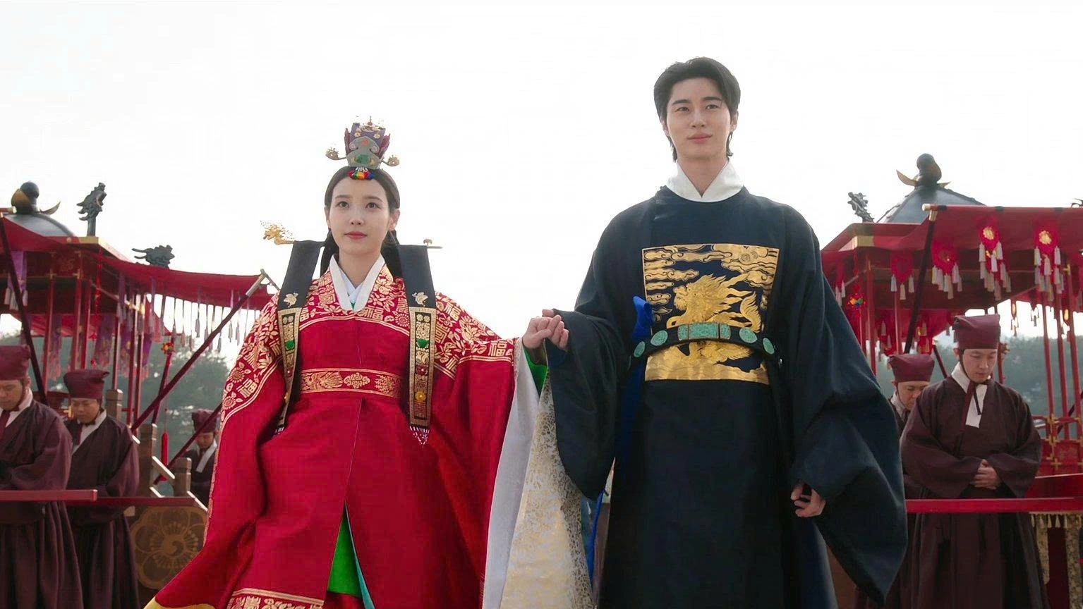 Perfect Crown có nhiều chi tiết sai lệch lịch sử