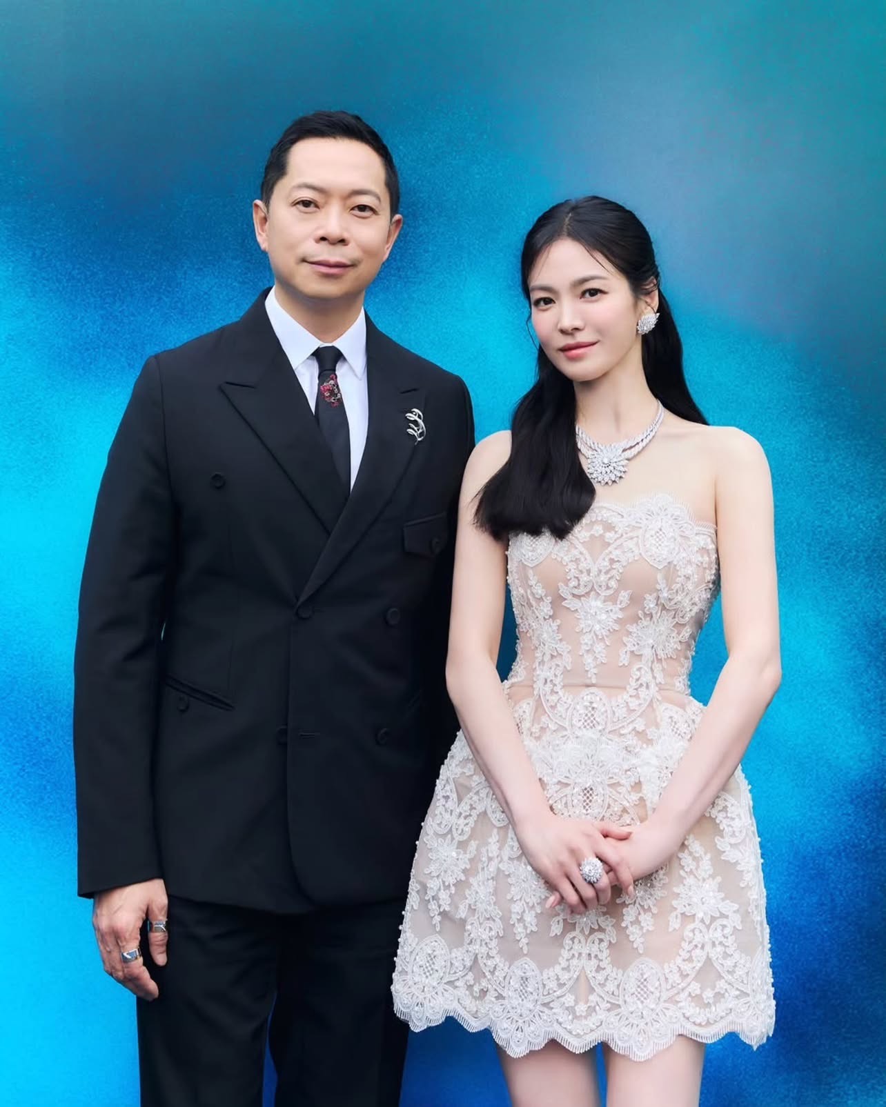 Vóc dáng mảnh mai, làn da trắng mịn cùng nhan sắc trường tồn với thời gian của Song Hye Kyo. (Ảnh: Instagram)