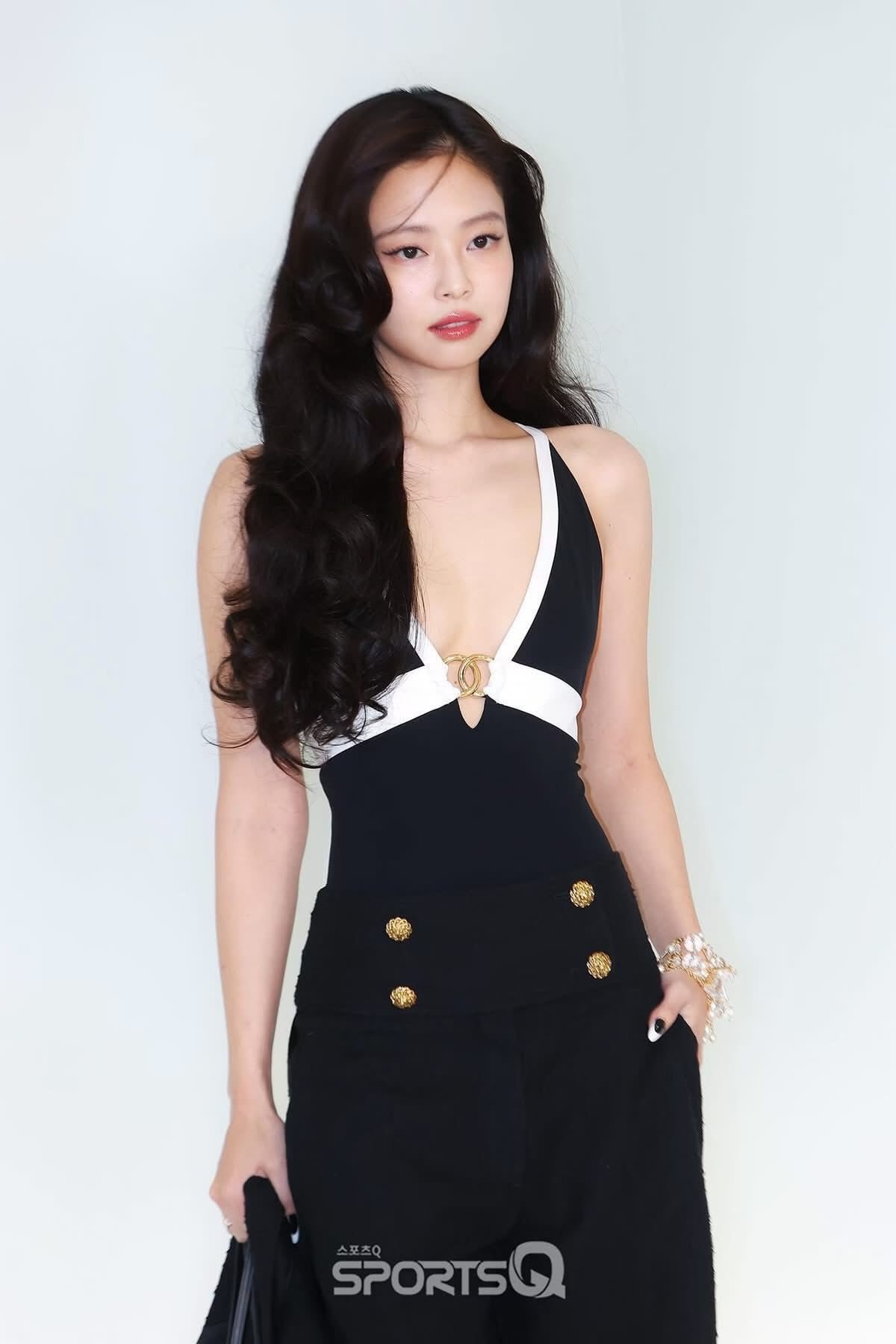 Tạo hình sang trọng, quyến rũ và cuốn hút của Jennie.