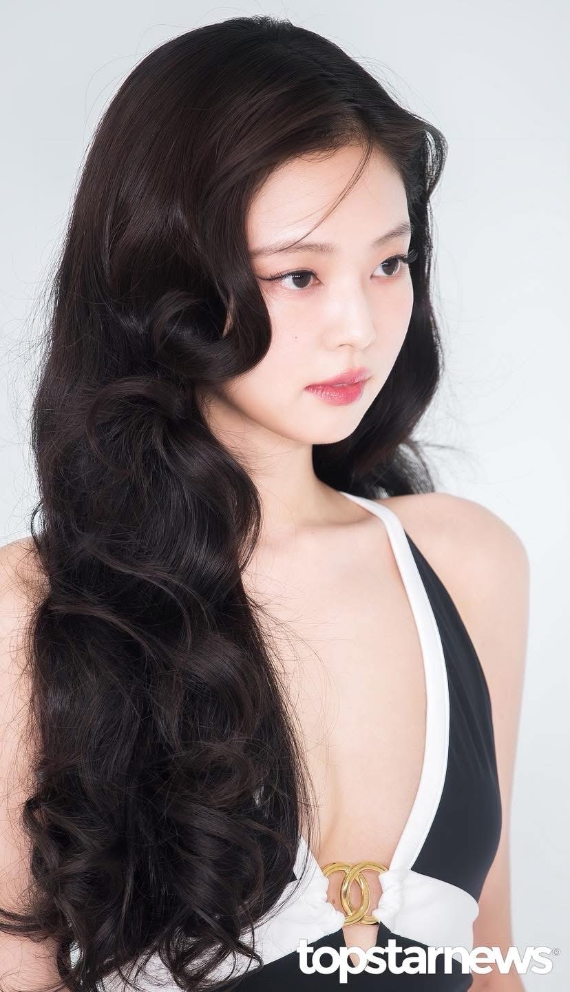 2 thứ về Jennie bị soi mạnh: Ảnh cận không chỉnh sửa và thái độ với G-Dragon