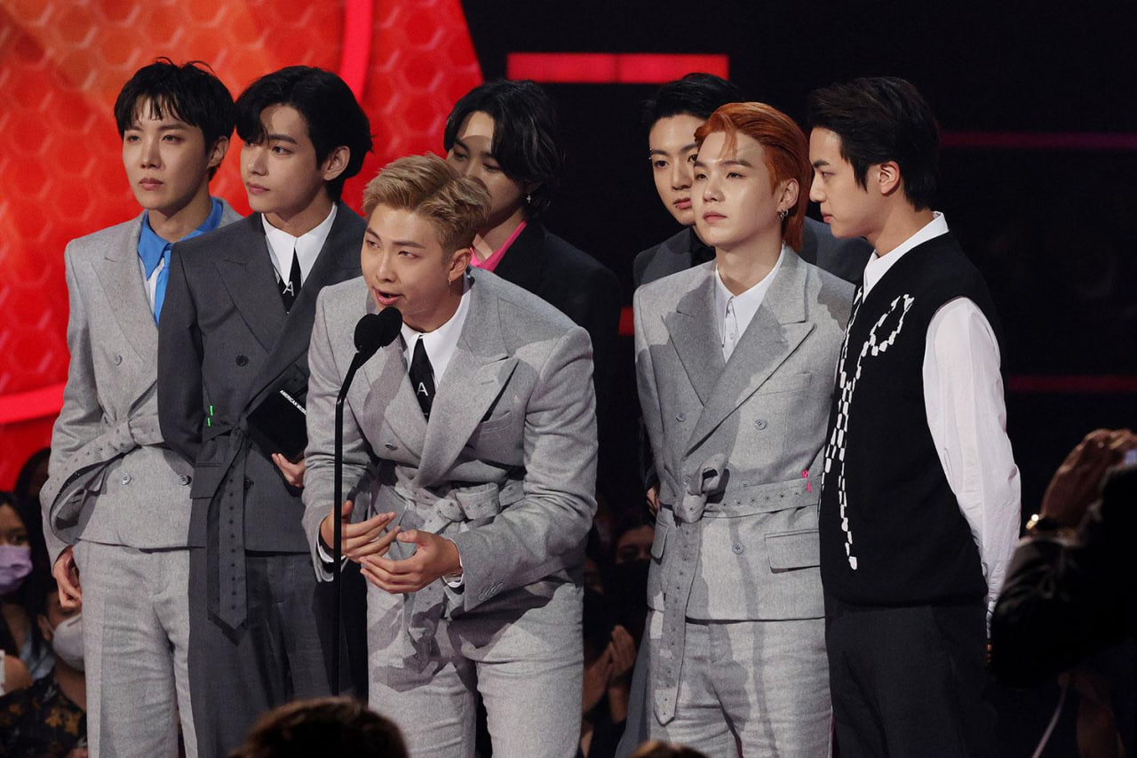 BTS không xuất hiện tại thảm đỏ AMAs 2026 khiến người hâm mộ hoang mang