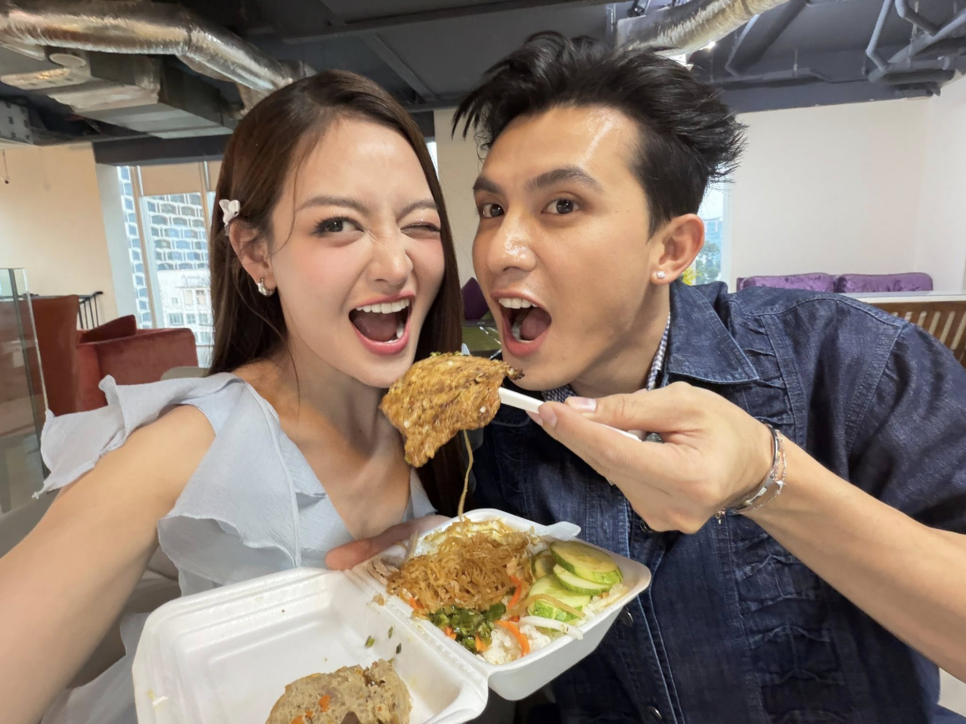 Cặp đôi Vbiz bị soi 1001 hint hẹn hò: Nhà trai visual chuẩn vàng ngọc châu báu, nhà gái 14 tuổi nổi khắp cả nước