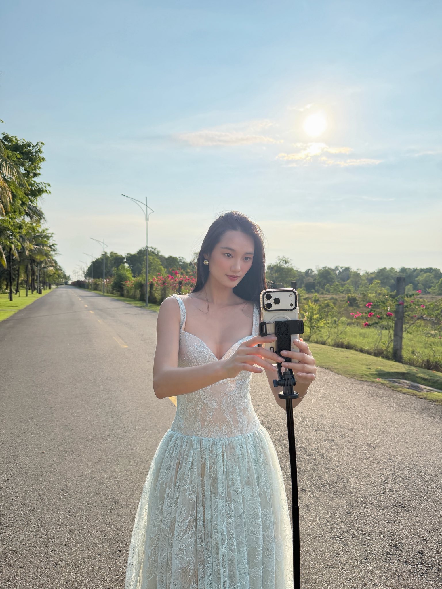Mỹ nhân showbiz yêu trai đẹp 1,4 triệu người follow: Mặt sang dáng nuột, mặc gì cũng cuốn