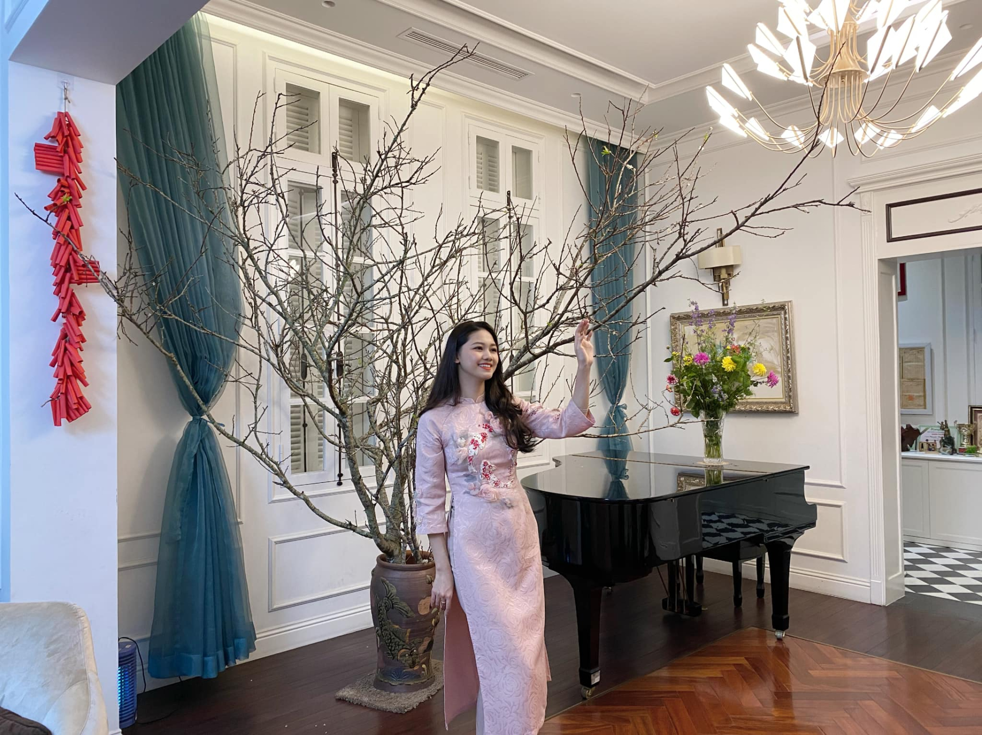 Đàn piano đặt ở góc nhà làm điểm nhấn cho không gian thêm nghệ thuật