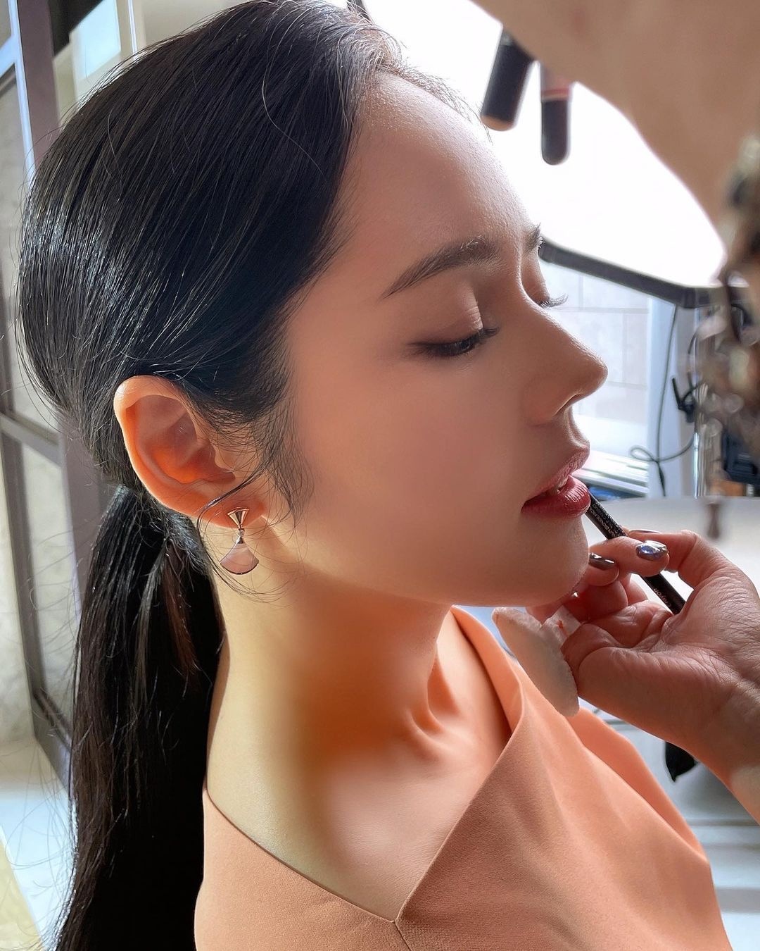 Han Ga In sở hữu chiếc mũi hoàn mỹ nhất showbiz Hàn. Ảnh: Instagram.