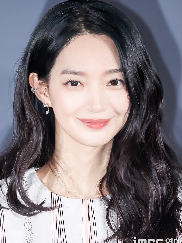 Shin Min Ah đã làm gì với gương mặt vậy?