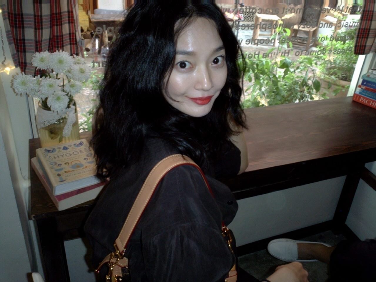 Shin Min Ah đã làm gì với gương mặt vậy?