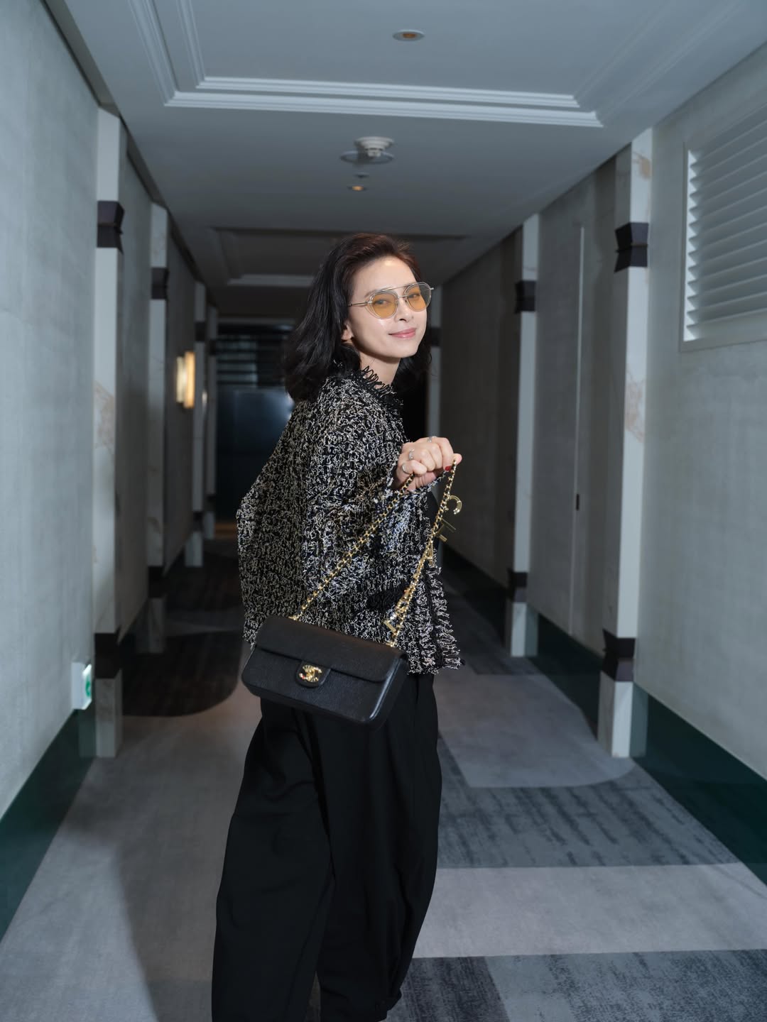 Chanel cũng là thương hiệu phủ sóng trong street style đời thường của Ngô Thanh Vân. (Nguồn: Instagram)