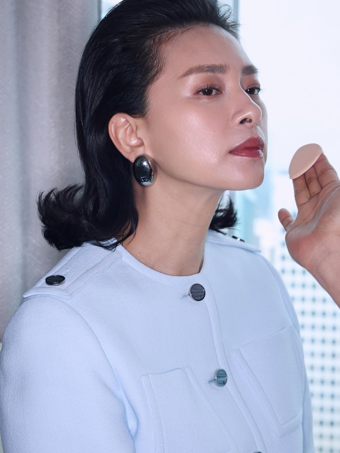 Kiểu tóc càng khiến vẻ ngoài của người đẹp bị cộng tuổi. (Nguồn: Instagram)
