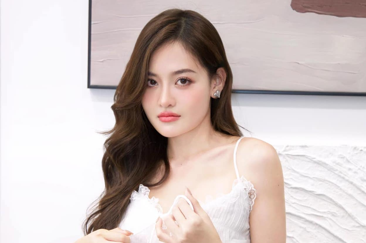 Cặp đôi Vbiz bị soi 1001 hint hẹn hò: Nhà trai visual chuẩn vàng ngọc châu báu, nhà gái 14 tuổi nổi khắp cả nước