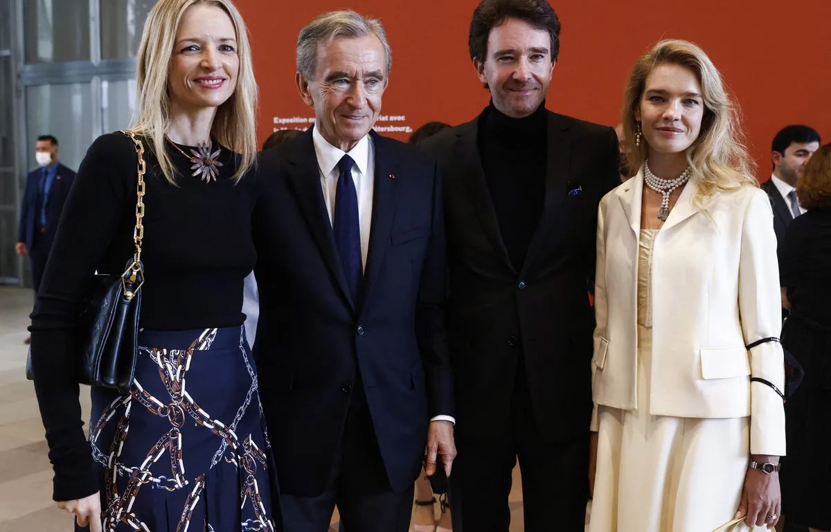 Natalia bên chồng, bố chồng - tỷ phú Bernard Arnault và chị cả Delphine Arnault.