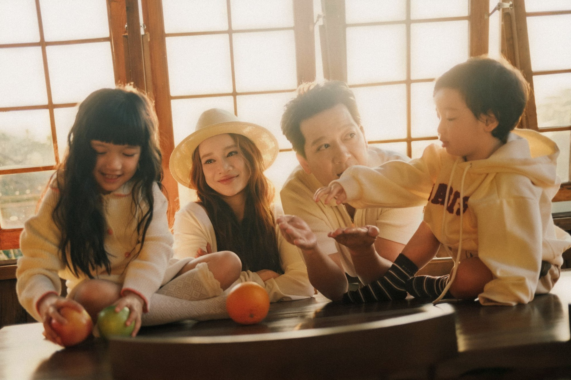 Cặp đôi quyền lực showbiz sở hữu BĐS khủng: Biệt thự 70 tỷ ở Đồng Nai, cơ ngơi đẹp như cổ tích ở Đà Lạt