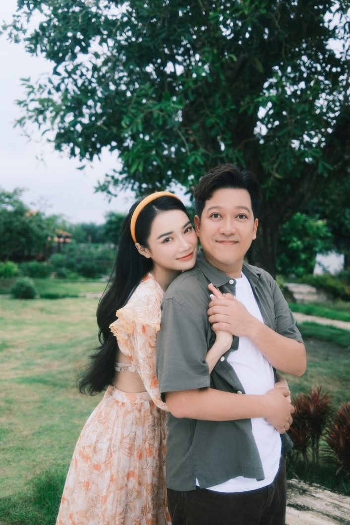 Cặp đôi quyền lực showbiz sở hữu BĐS khủng: Biệt thự 70 tỷ ở Đồng Nai, cơ ngơi đẹp như cổ tích ở Đà Lạt